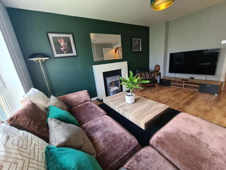 Modern 2 Bed Flat With Parking * Aberdeen
