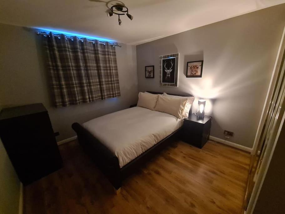 Apartment Modern 2 Bed Flat With Parking *